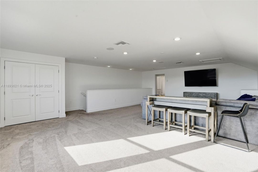 En Venta: $515,000 (3 camas, 3 baños, 4101 Pies cuadrados)