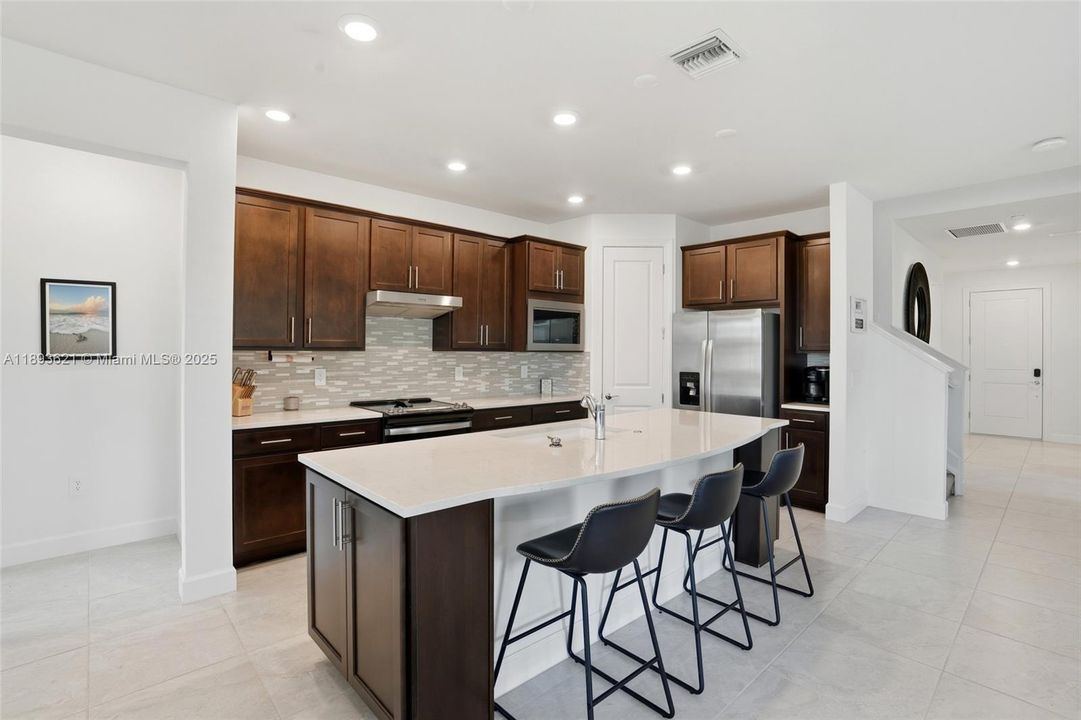 En Venta: $515,000 (3 camas, 3 baños, 4101 Pies cuadrados)