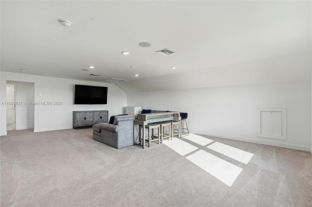 En Venta: $515,000 (3 camas, 3 baños, 4101 Pies cuadrados)