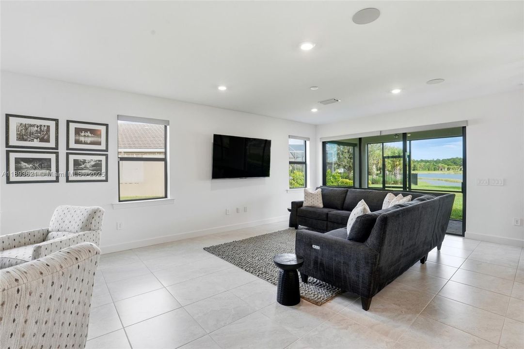 En Venta: $515,000 (3 camas, 3 baños, 4101 Pies cuadrados)