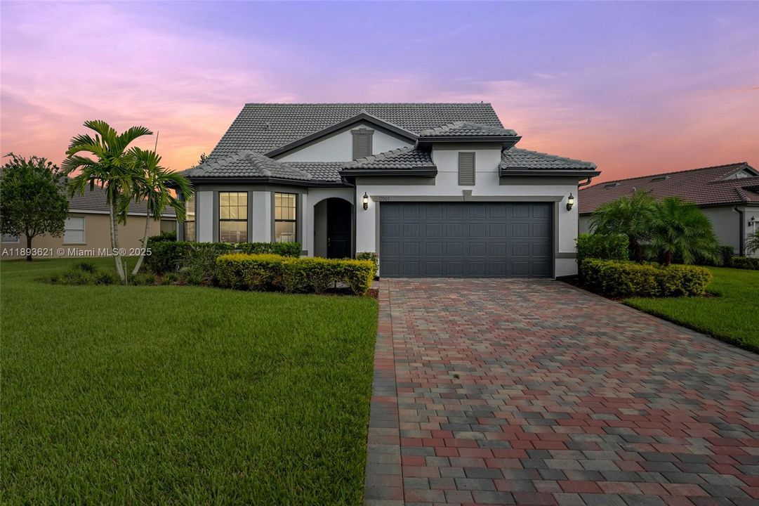 En Venta: $515,000 (3 camas, 3 baños, 4101 Pies cuadrados)