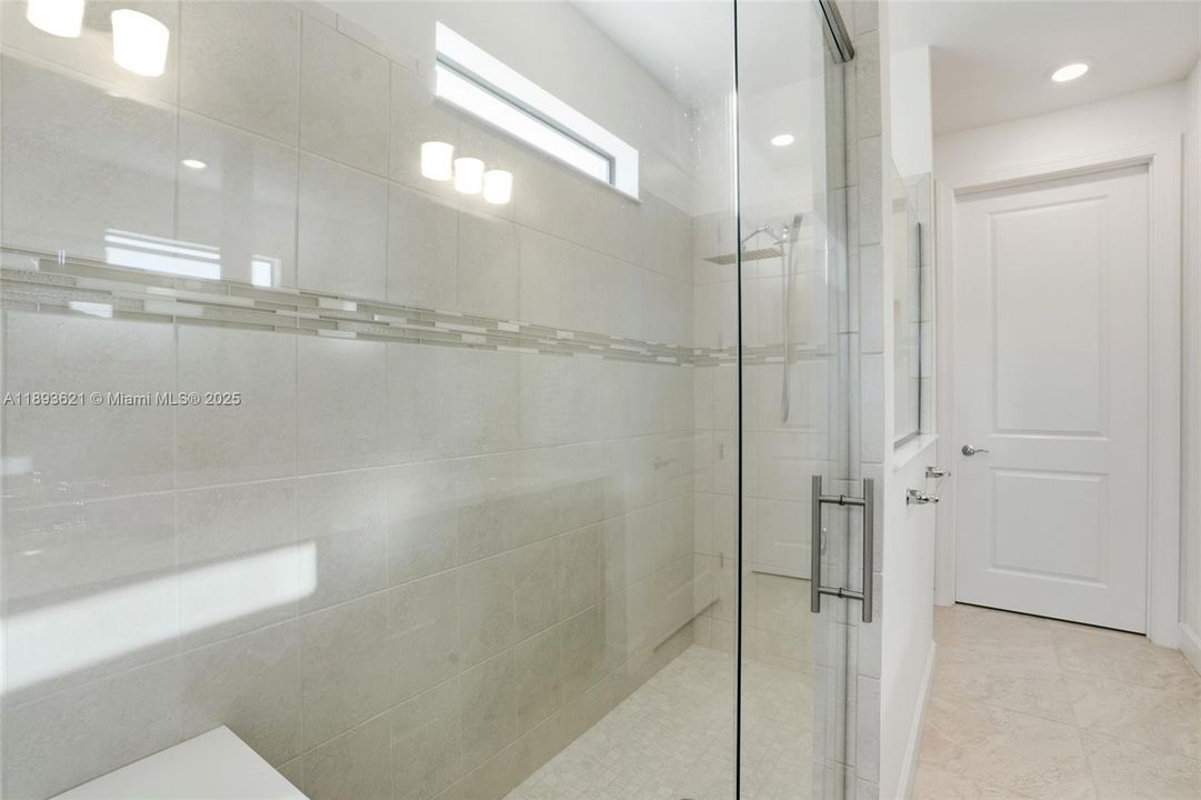 En Venta: $515,000 (3 camas, 3 baños, 4101 Pies cuadrados)