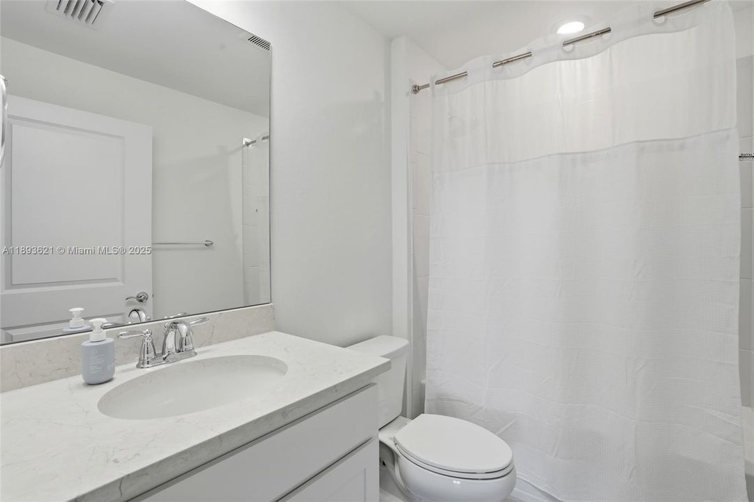 En Venta: $515,000 (3 camas, 3 baños, 4101 Pies cuadrados)