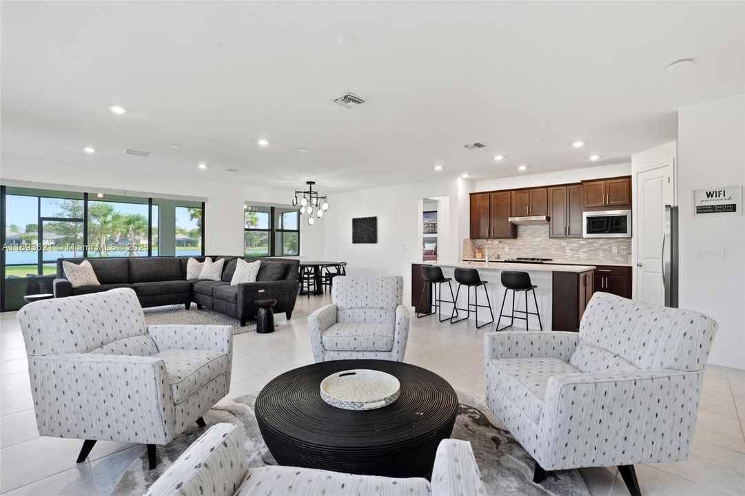 En Venta: $515,000 (3 camas, 3 baños, 4101 Pies cuadrados)