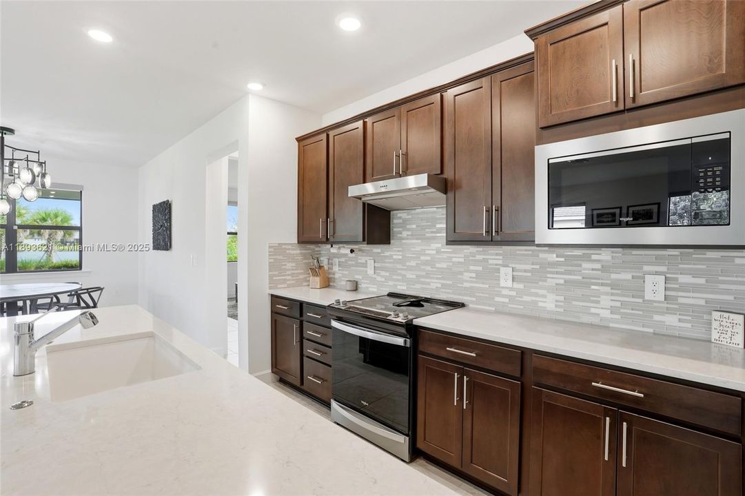 En Venta: $515,000 (3 camas, 3 baños, 4101 Pies cuadrados)