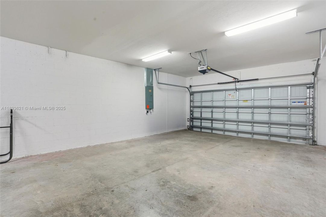 En Venta: $515,000 (3 camas, 3 baños, 4101 Pies cuadrados)