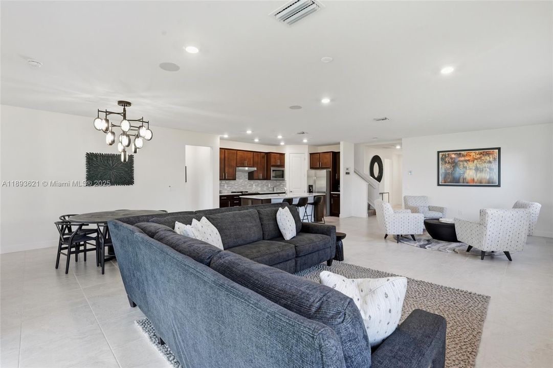 En Venta: $515,000 (3 camas, 3 baños, 4101 Pies cuadrados)