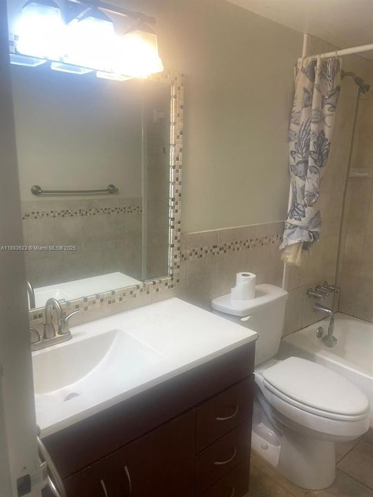 Recently Rented: $1,600 (1 beds, 1 baths, 825 Square Feet)