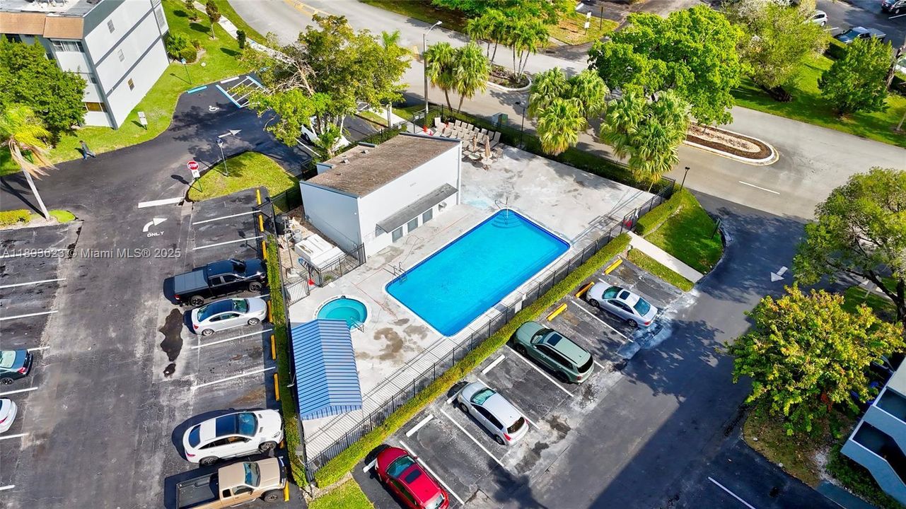 Recently Rented: $1,600 (1 beds, 1 baths, 825 Square Feet)