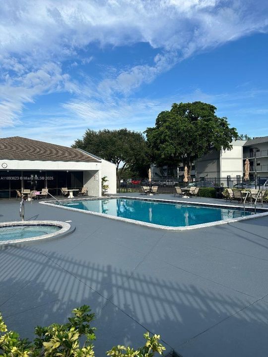 Recently Rented: $1,600 (1 beds, 1 baths, 825 Square Feet)