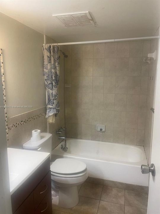 Recently Rented: $1,600 (1 beds, 1 baths, 825 Square Feet)