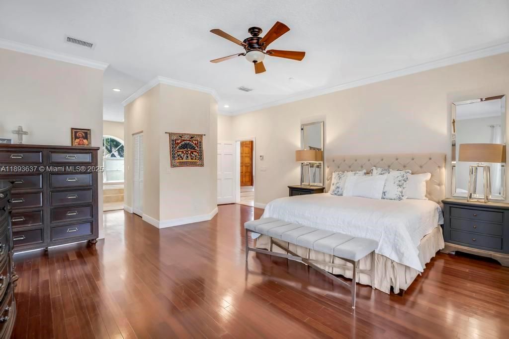 合同活跃: $1,550,000 (5 贝兹, 4 浴室, 4214 平方英尺)