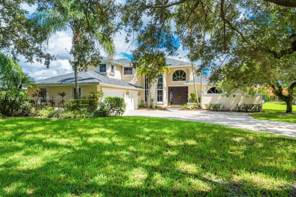 合同活跃: $1,550,000 (5 贝兹, 4 浴室, 4214 平方英尺)