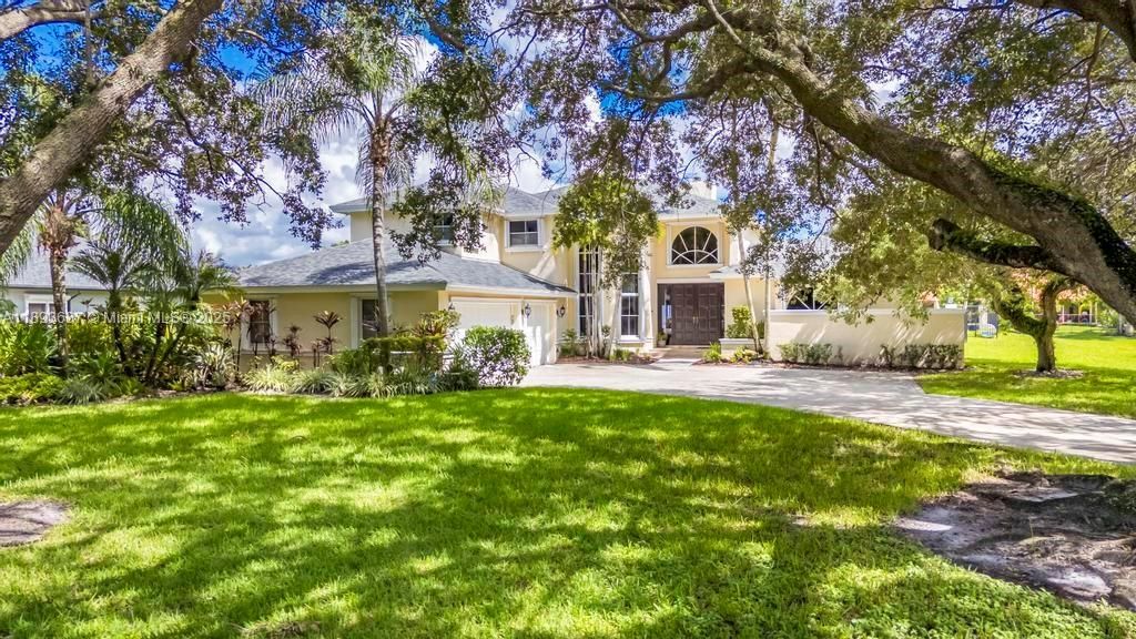 合同活跃: $1,550,000 (5 贝兹, 4 浴室, 4214 平方英尺)