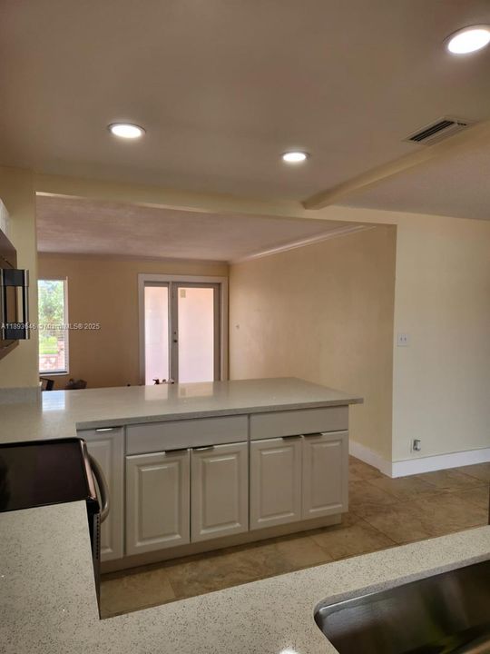 Active With Contract: $2,500 (2 beds, 2 baths, 1660 Square Feet)