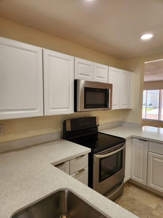 Active With Contract: $2,500 (2 beds, 2 baths, 1660 Square Feet)