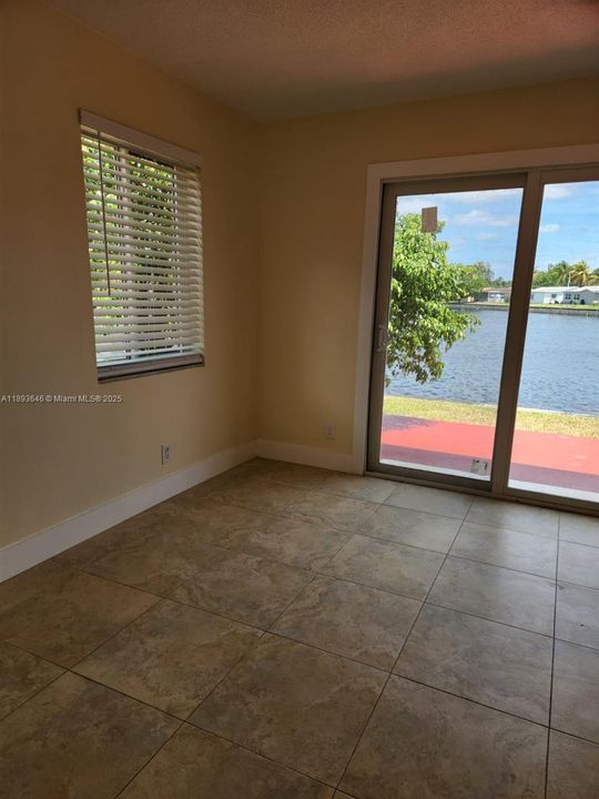 Active With Contract: $2,500 (2 beds, 2 baths, 1660 Square Feet)