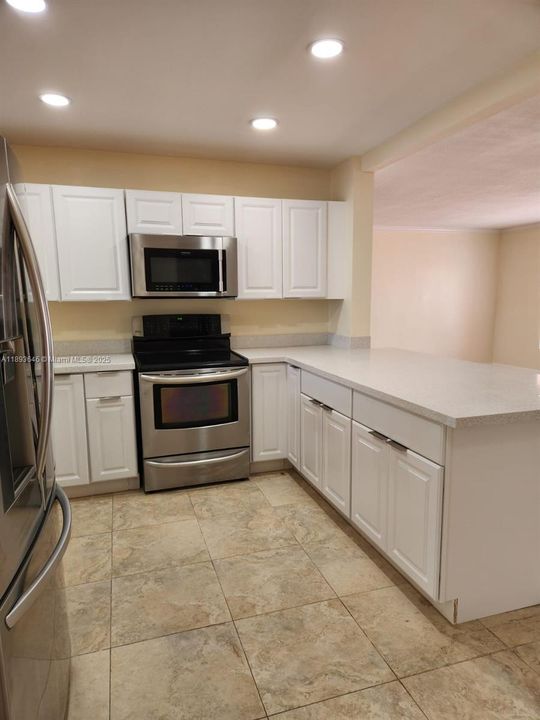 Active With Contract: $2,500 (2 beds, 2 baths, 1660 Square Feet)