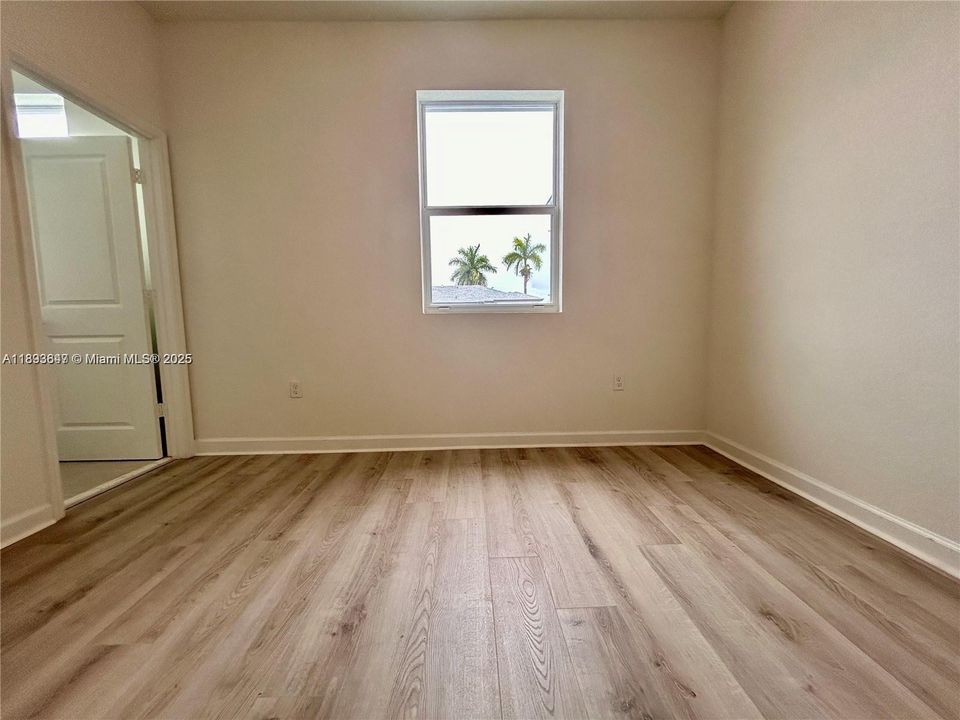 合同活跃: $2,350 (3 贝兹, 3 浴室, 0 平方英尺)