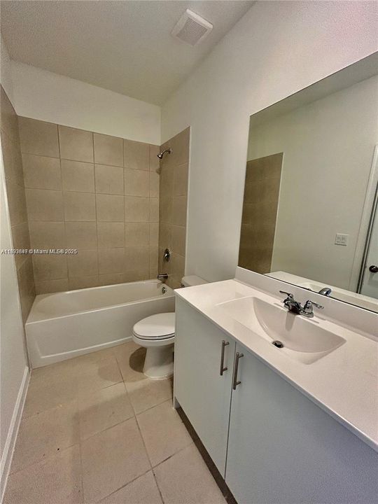 合同活跃: $2,350 (3 贝兹, 3 浴室, 0 平方英尺)