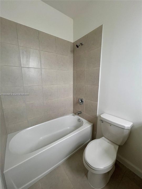 合同活跃: $2,350 (3 贝兹, 3 浴室, 0 平方英尺)