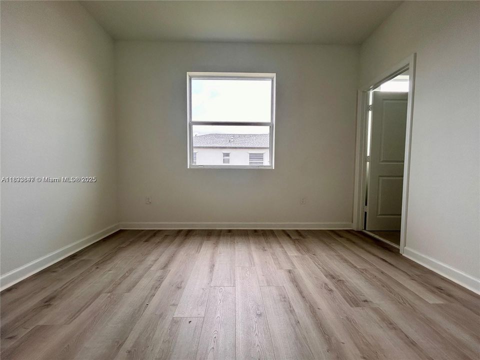 合同活跃: $2,350 (3 贝兹, 3 浴室, 0 平方英尺)