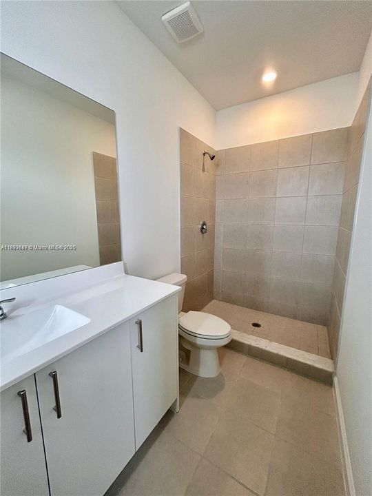 合同活跃: $2,350 (3 贝兹, 3 浴室, 0 平方英尺)