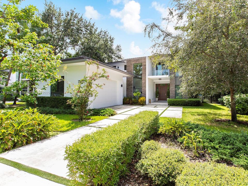 Active With Contract: $16,500 (5 beds, 5 baths, 4709 Square Feet)