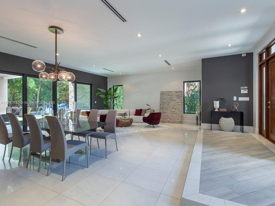 Active With Contract: $16,500 (5 beds, 5 baths, 4709 Square Feet)