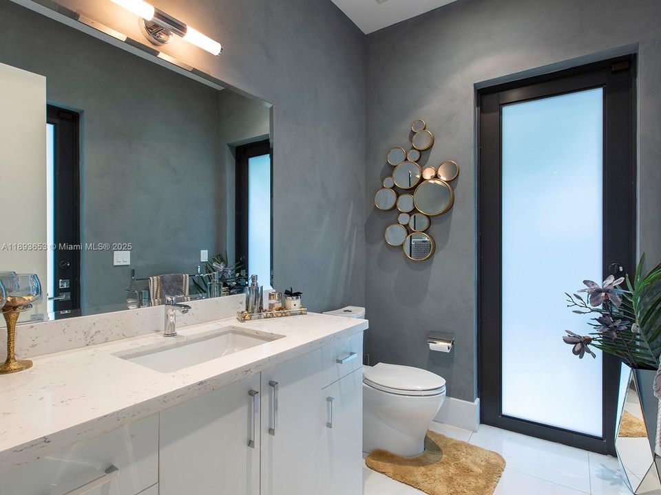 Active With Contract: $16,500 (5 beds, 5 baths, 4709 Square Feet)