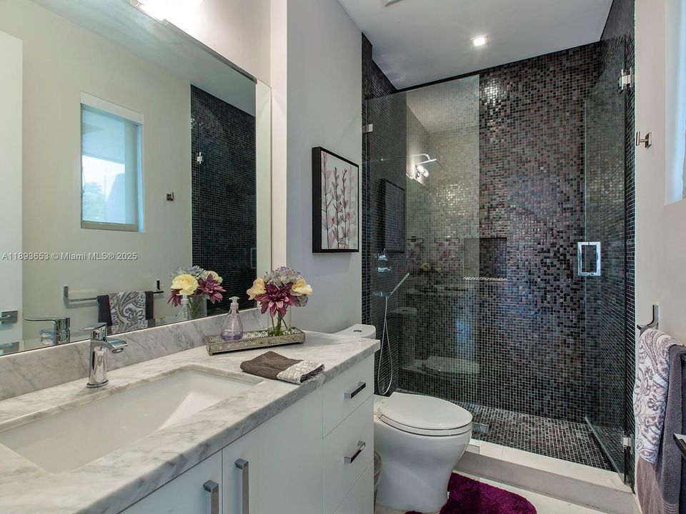 Active With Contract: $16,500 (5 beds, 5 baths, 4709 Square Feet)