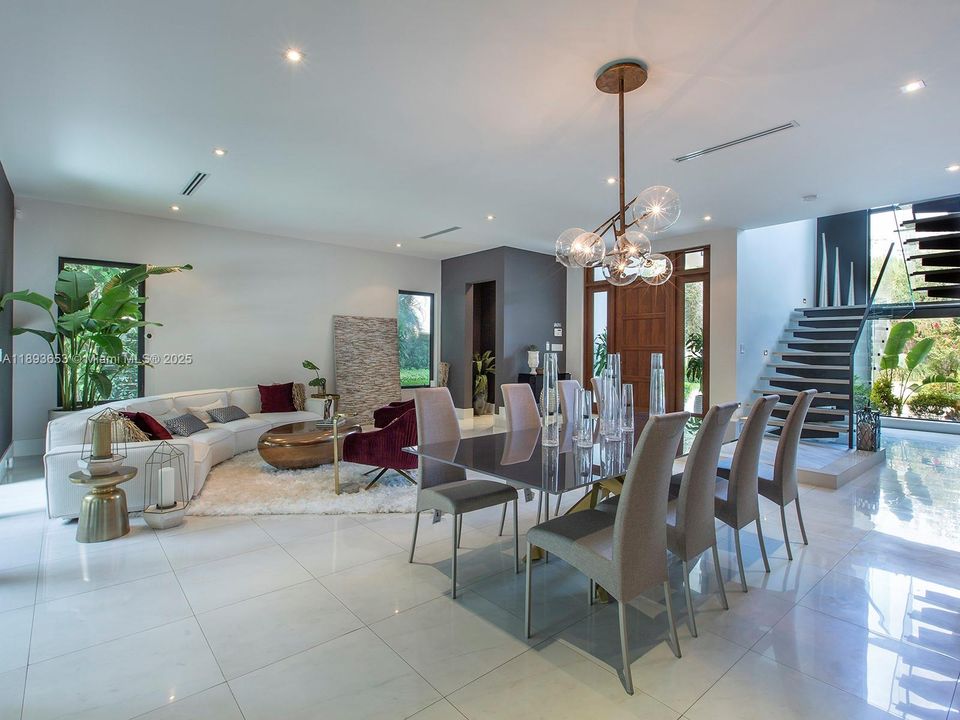 Active With Contract: $16,500 (5 beds, 5 baths, 4709 Square Feet)