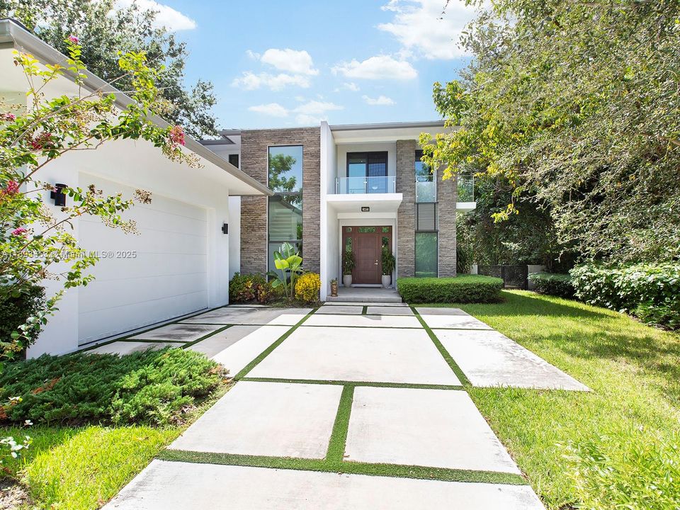 Active With Contract: $16,500 (5 beds, 5 baths, 4709 Square Feet)