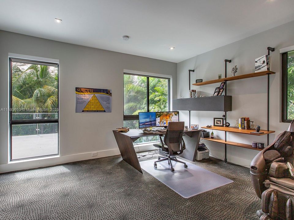 Active With Contract: $16,500 (5 beds, 5 baths, 4709 Square Feet)