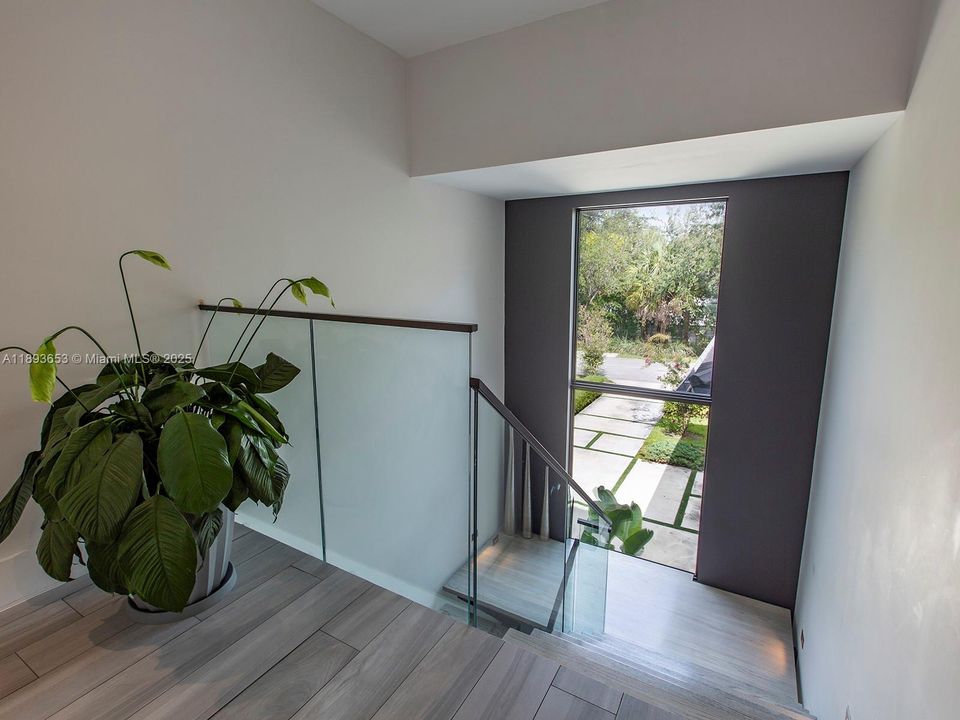 Active With Contract: $16,500 (5 beds, 5 baths, 4709 Square Feet)