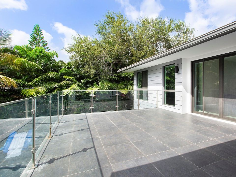 Active With Contract: $16,500 (5 beds, 5 baths, 4709 Square Feet)