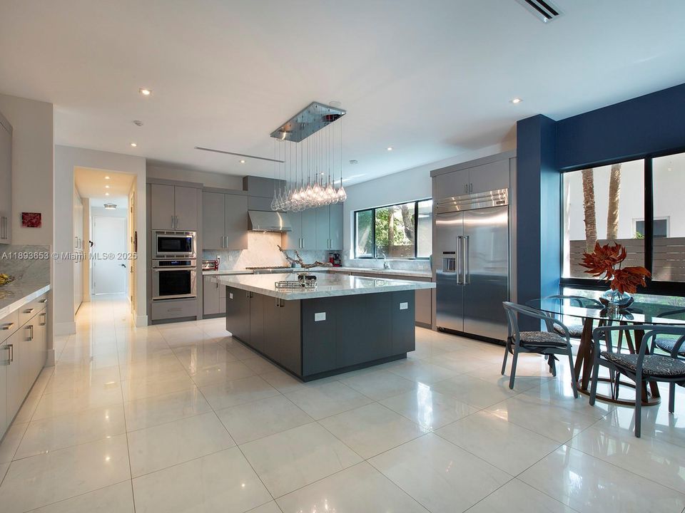 Active With Contract: $16,500 (5 beds, 5 baths, 4709 Square Feet)