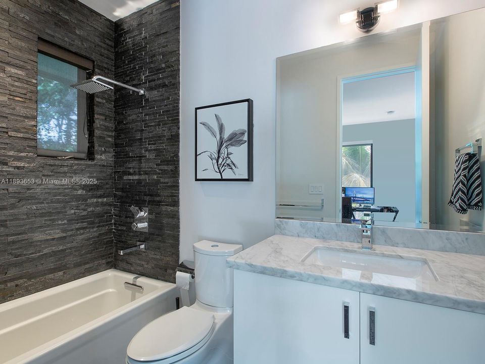 Active With Contract: $16,500 (5 beds, 5 baths, 4709 Square Feet)