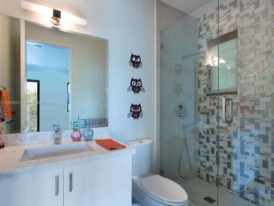 Active With Contract: $16,500 (5 beds, 5 baths, 4709 Square Feet)