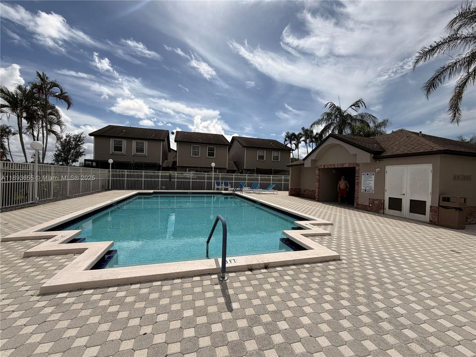 For Sale: $455,000 (3 beds, 2 baths, 1596 Square Feet)