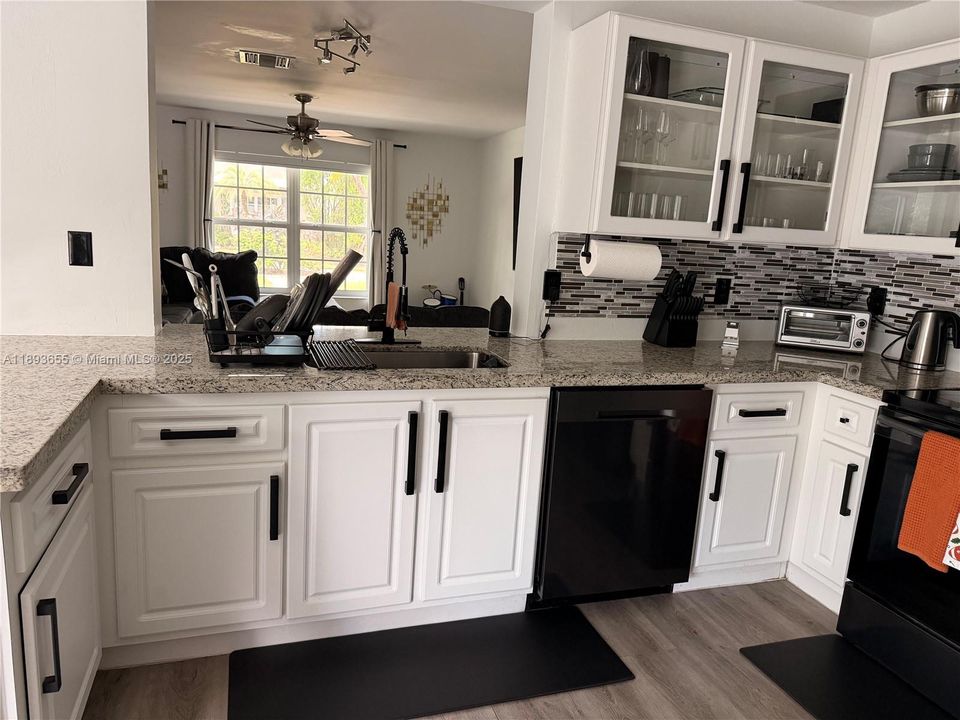 For Sale: $455,000 (3 beds, 2 baths, 1596 Square Feet)