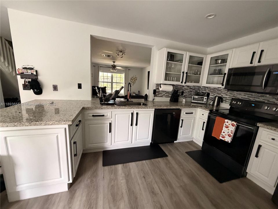 For Sale: $455,000 (3 beds, 2 baths, 1596 Square Feet)