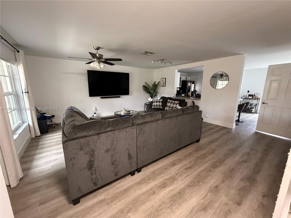 For Sale: $455,000 (3 beds, 2 baths, 1596 Square Feet)