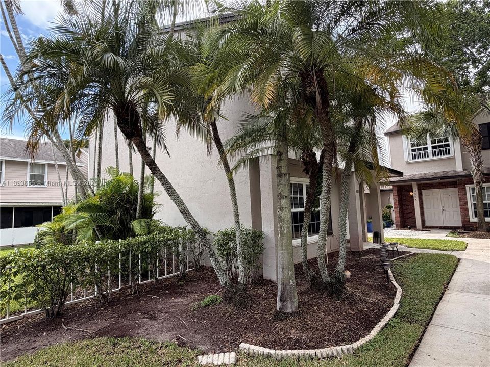 For Sale: $455,000 (3 beds, 2 baths, 1596 Square Feet)