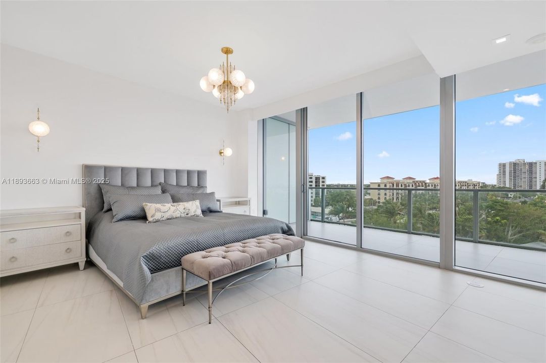 出租: $20,000 (2 贝兹, 3 浴室, 1885 平方英尺)