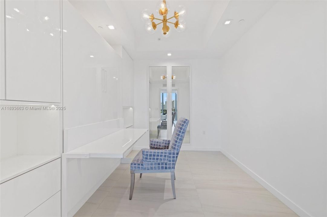 出租: $20,000 (2 贝兹, 3 浴室, 1885 平方英尺)