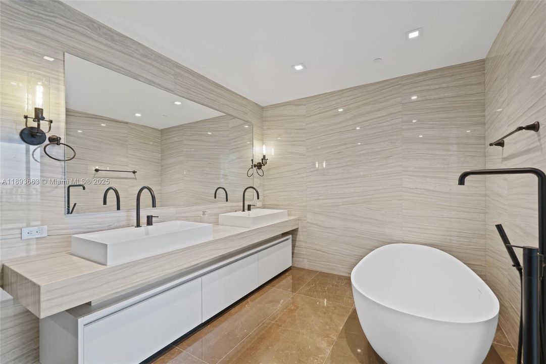 出租: $20,000 (2 贝兹, 3 浴室, 1885 平方英尺)