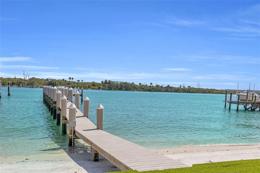 For Sale: $11,750,000 (6 beds, 5 baths, 4823 Square Feet)