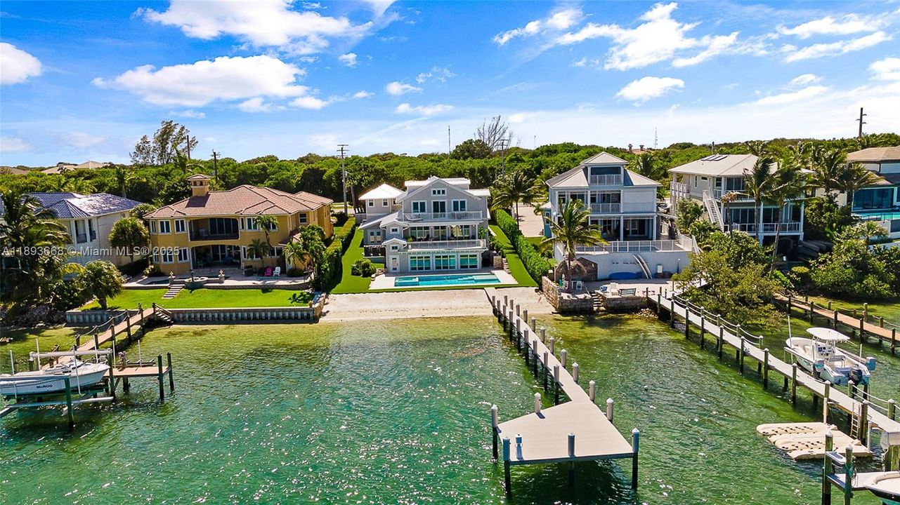 For Sale: $11,750,000 (6 beds, 5 baths, 4823 Square Feet)