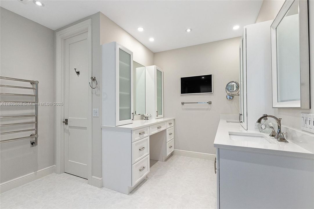 For Sale: $11,750,000 (6 beds, 5 baths, 4823 Square Feet)